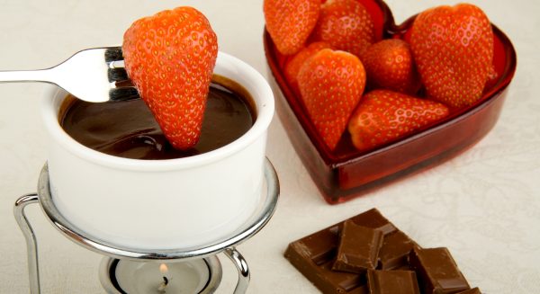 шоколадное фондю e1512326986577 - Черный шоколад - изысканный восторг!